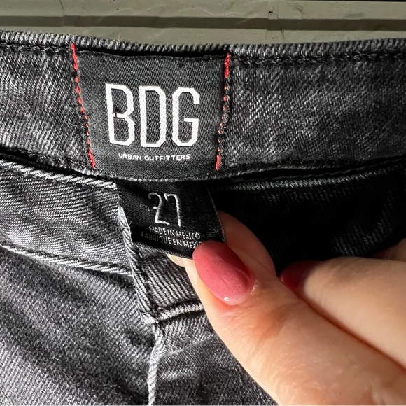 BDG Black Flood Wide-Leg High Rise Raw Hem Crop Denim Jeans - Picture 5 of 9